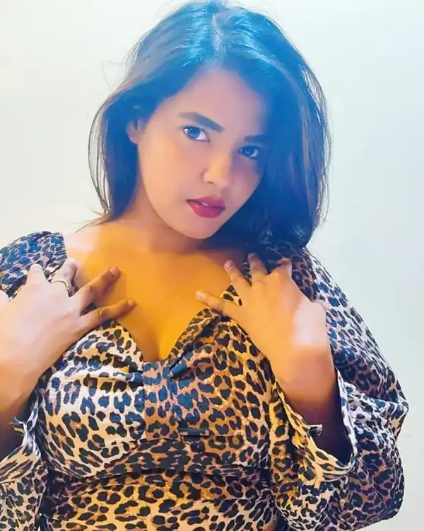 Sakshi vip call girls in Shivpuri